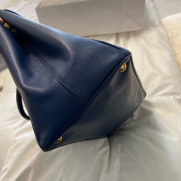 Prada bag - Picture 6 of 8